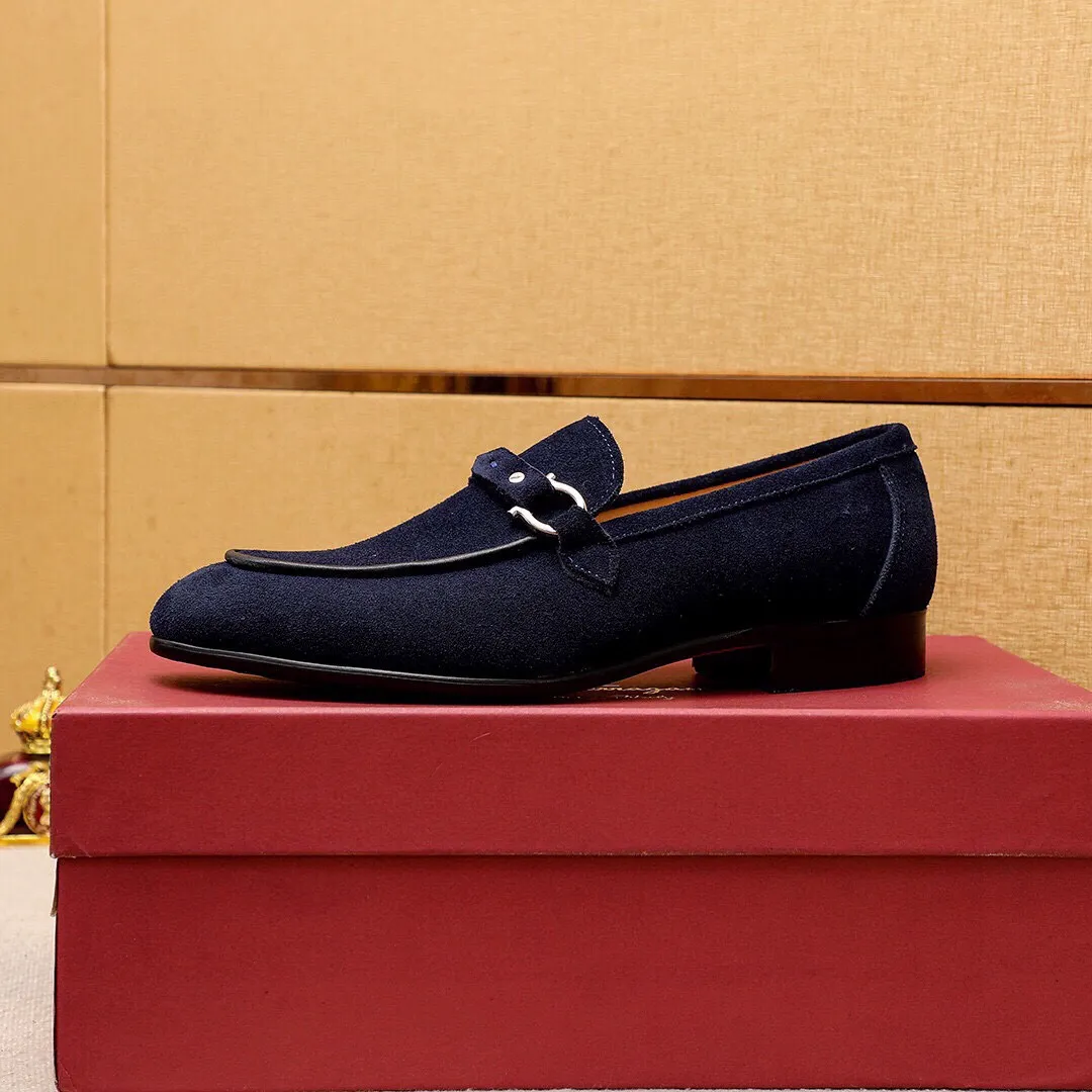 Men's shoes 💰460 💐 Product trademark: Ferragamo "Ferragamo" casual leather shoes Regular size: 38-44 (45.46.47🉑️Customized) Product materials: Selected imported first-layer frosted calfskin upper + luxury hardware buckle, imported water-dyed cow leather lining. Strong three-dimensional visual effect, original outsole color: 2 colors available
